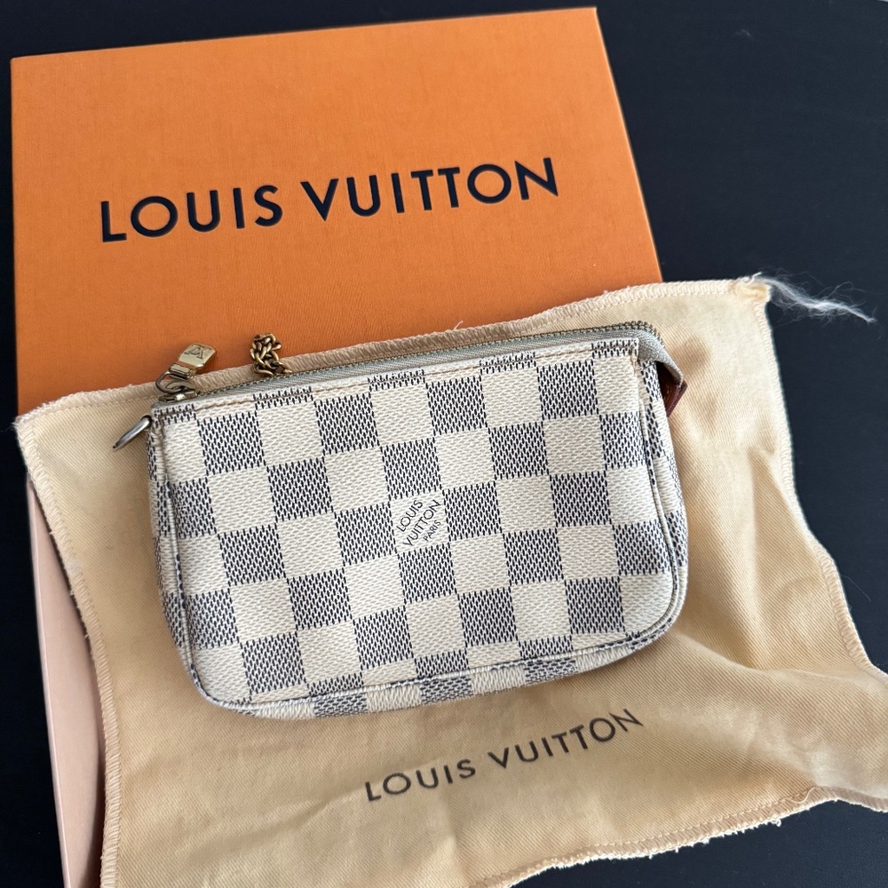 Louis Vuitton Mini Bag in White and Brown Checkered Pattern - Picture 3 of 7